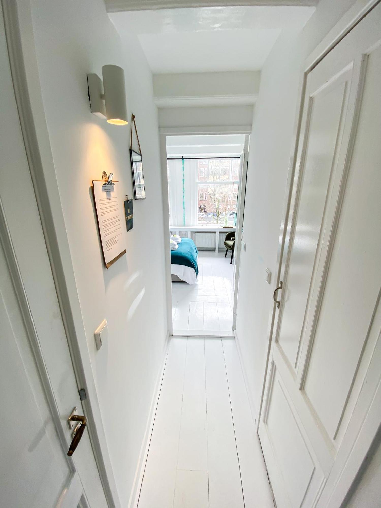 Large En-Suite Room In Historic Canalhouse From 1729 Amsterdam Exterior photo
