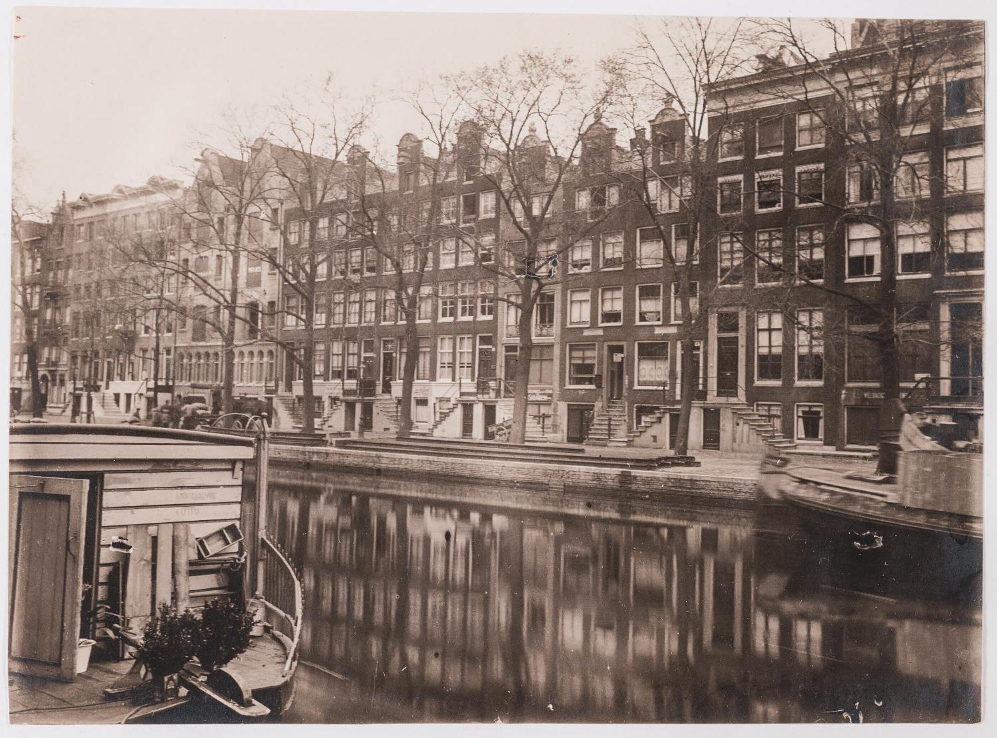 Large En-Suite Room In Historic Canalhouse From 1729 Amsterdam Exterior photo