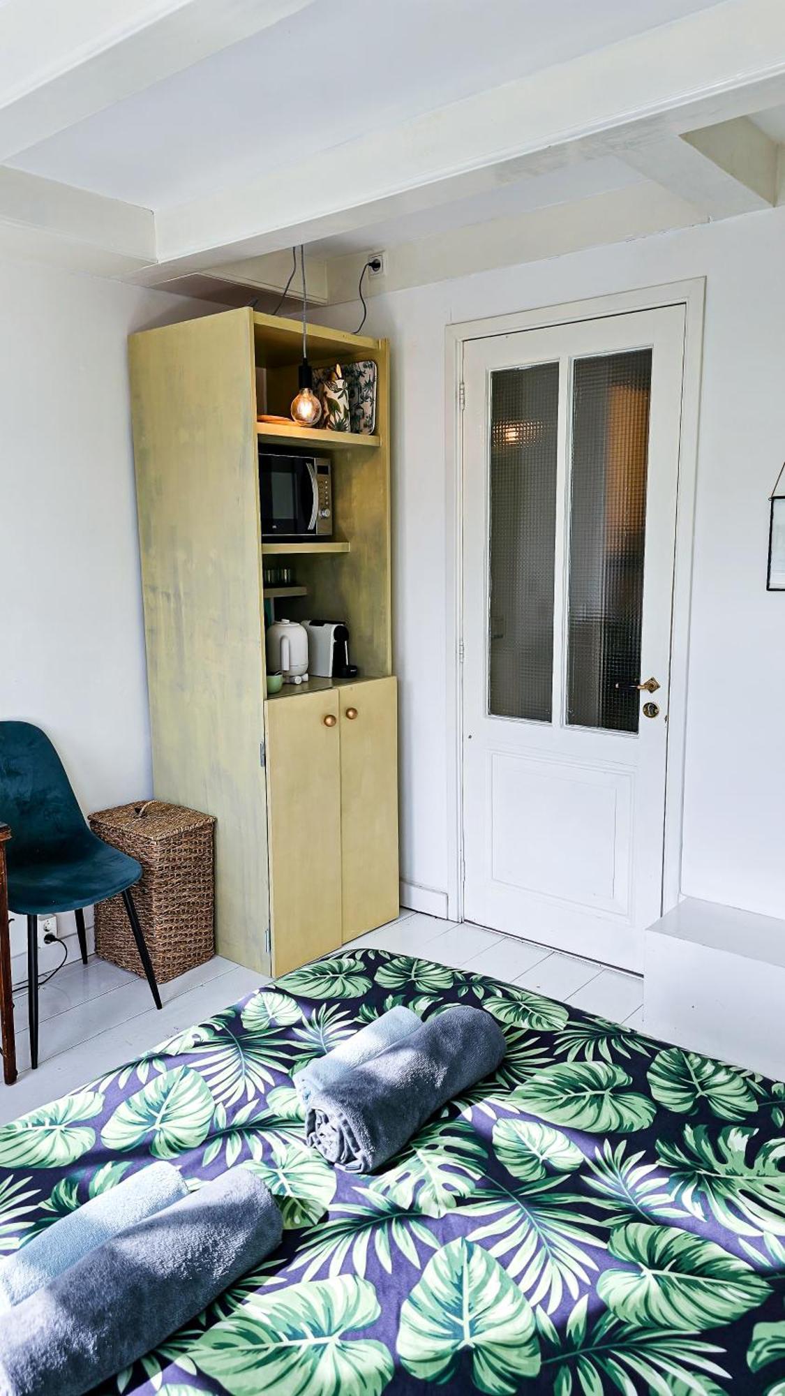 Large En-Suite Room In Historic Canalhouse From 1729 Amsterdam Exterior photo