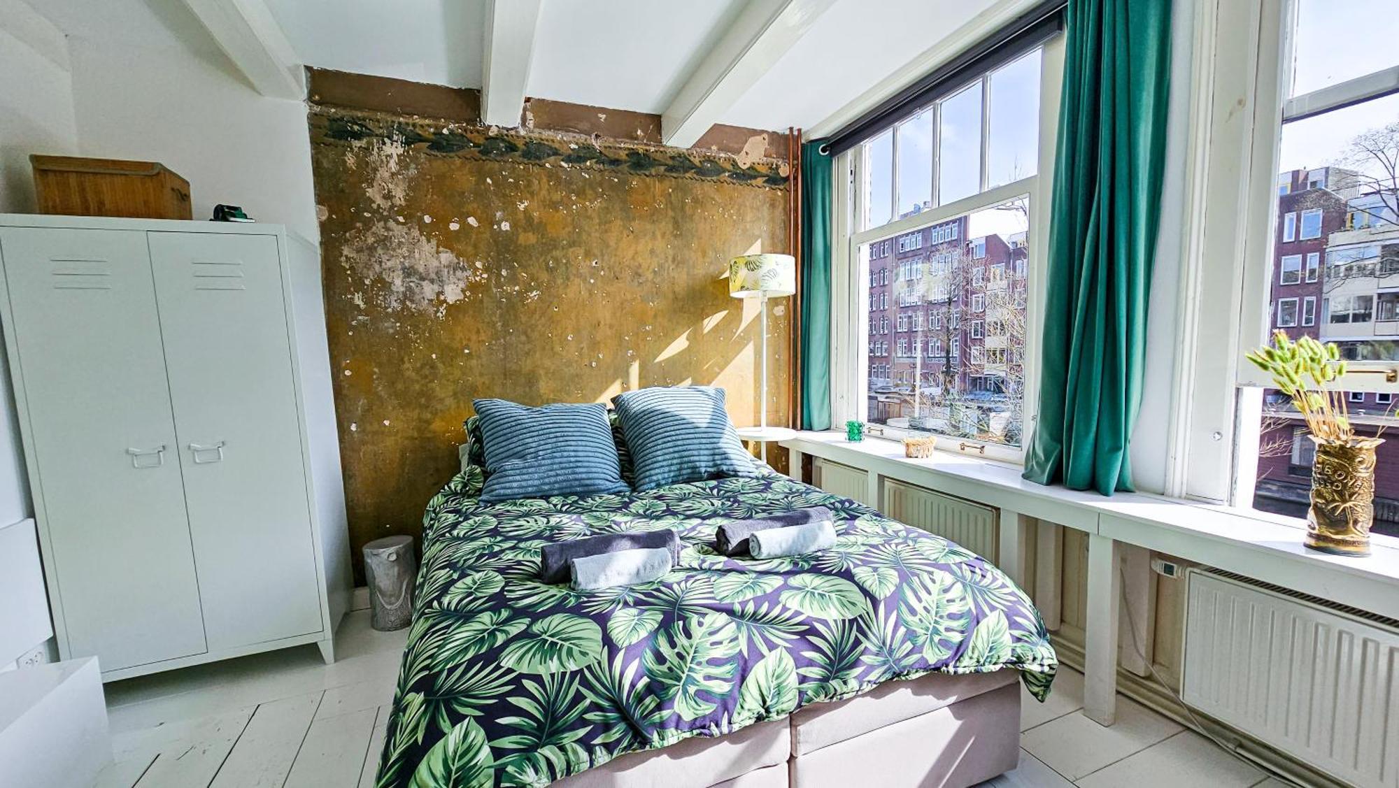 Large En-Suite Room In Historic Canalhouse From 1729 Amsterdam Exterior photo