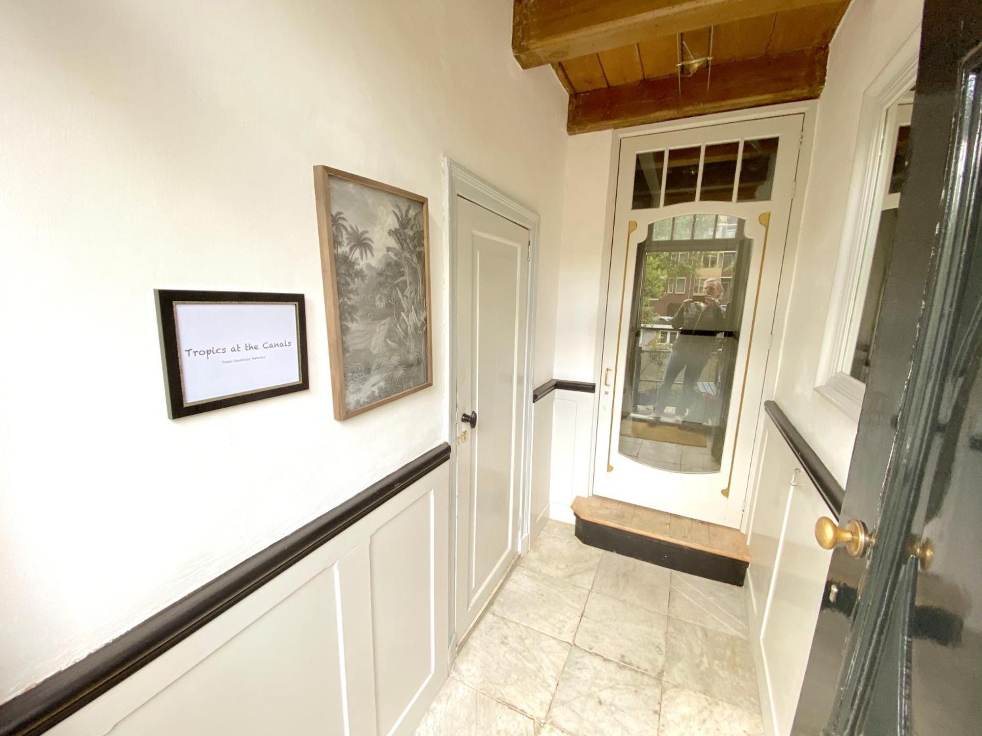 Large En-Suite Room In Historic Canalhouse From 1729 Amsterdam Exterior photo